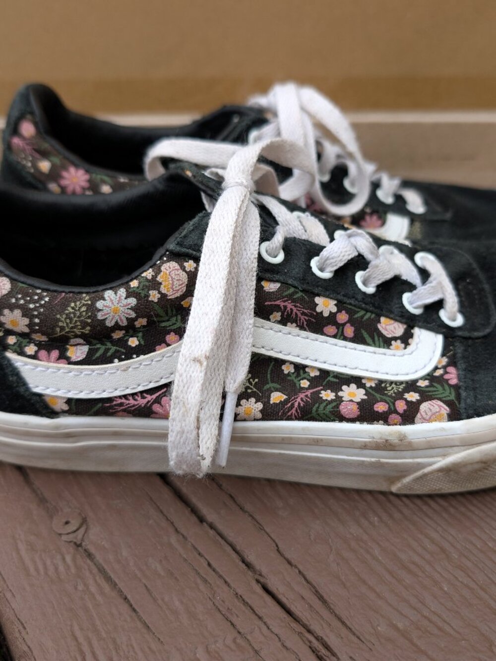 Vans Ward Low-Top Sneakers Floral Women's 5 Black Suede Canvas Side Panel Fall